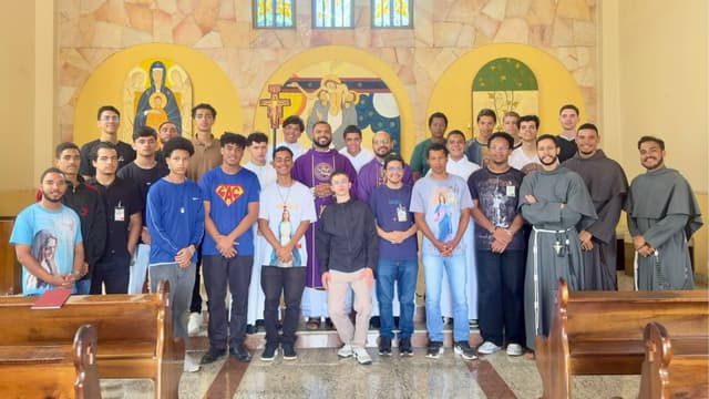 Encontro vocacional reúne jovens para um dia de escuta, fraternidade e discernimento